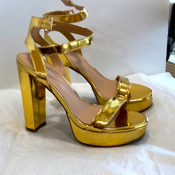 Bar III Shoes - Trending Heel. Metallic Color must have.